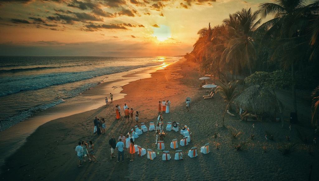 Clandestino Beach Resort Parrita Luaran gambar