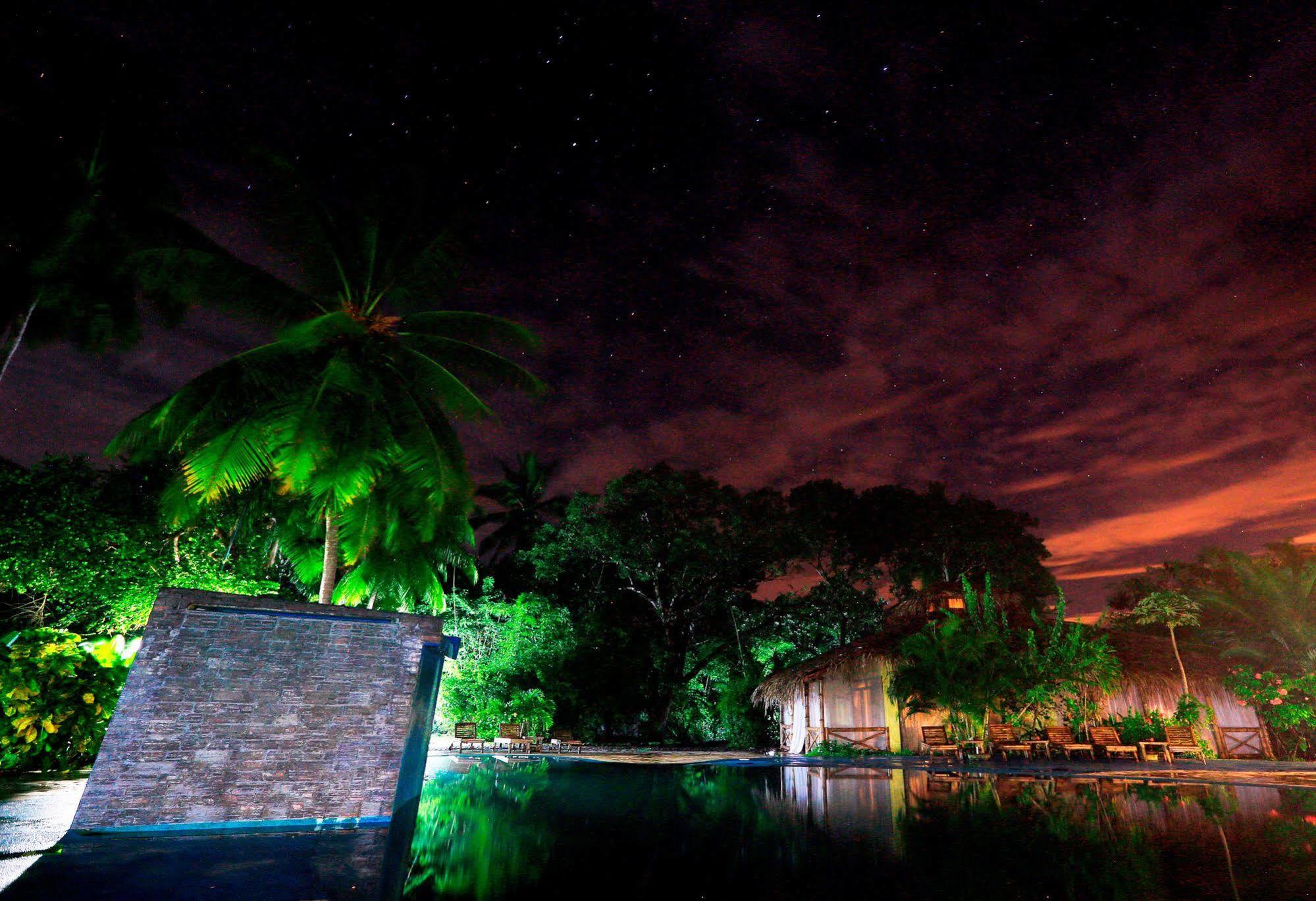 Clandestino Beach Resort Parrita Luaran gambar