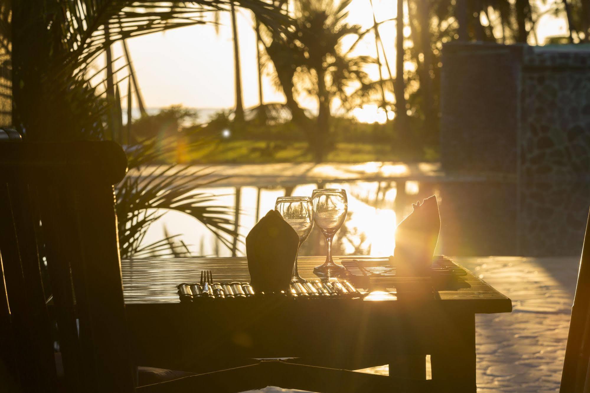 Clandestino Beach Resort Parrita Luaran gambar