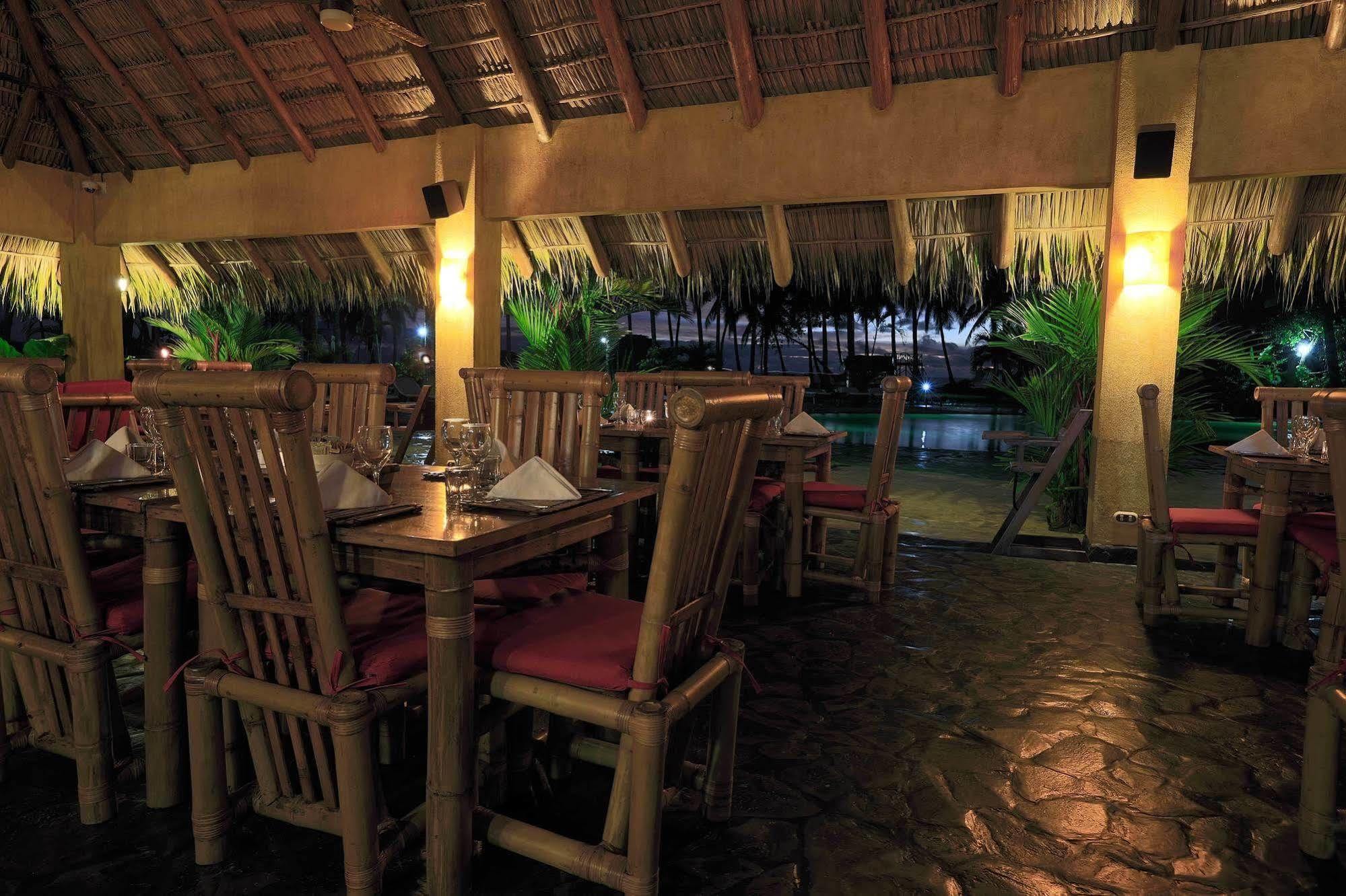 Clandestino Beach Resort Parrita Luaran gambar