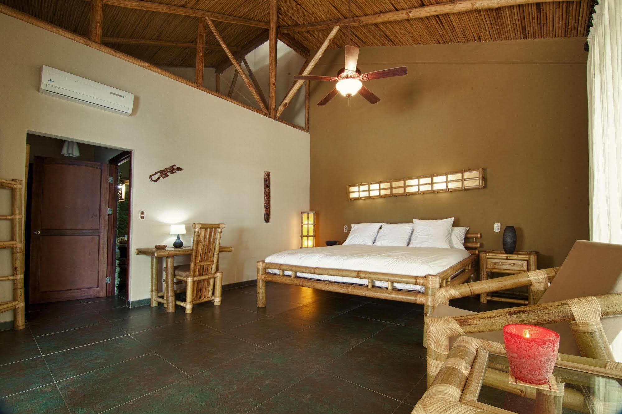 Clandestino Beach Resort Parrita Bilik gambar