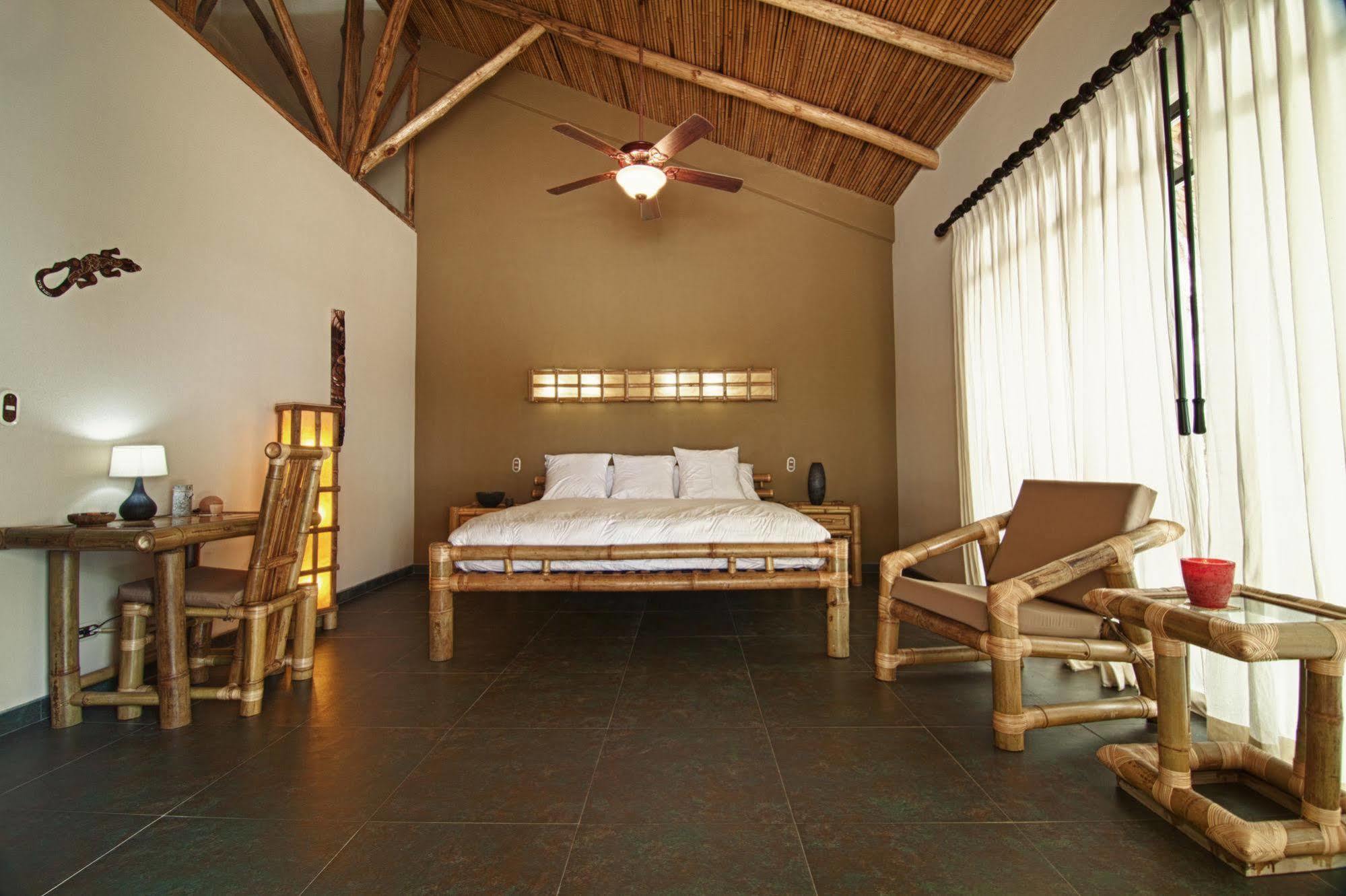 Clandestino Beach Resort Parrita Luaran gambar