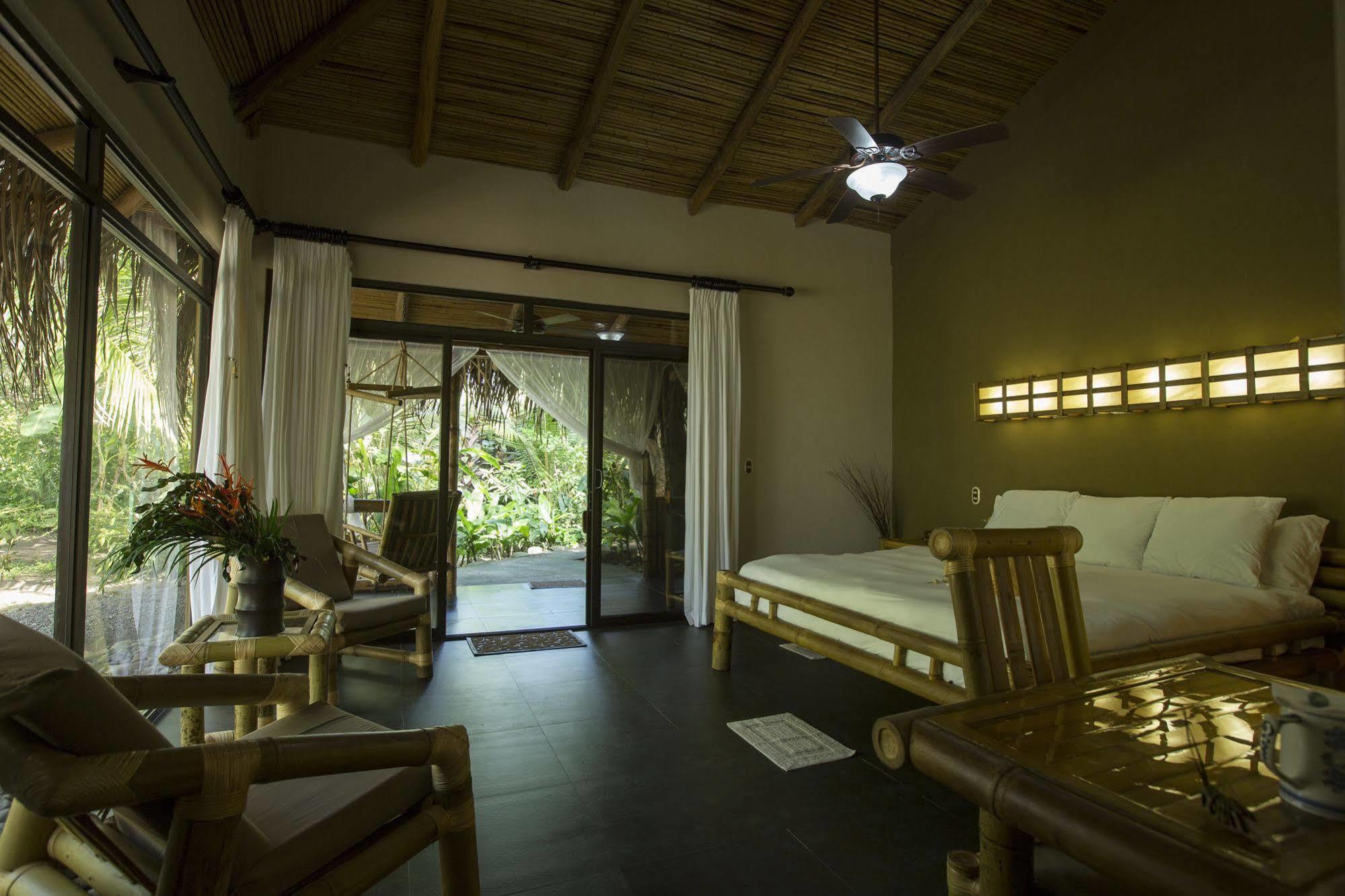 Clandestino Beach Resort Parrita Luaran gambar