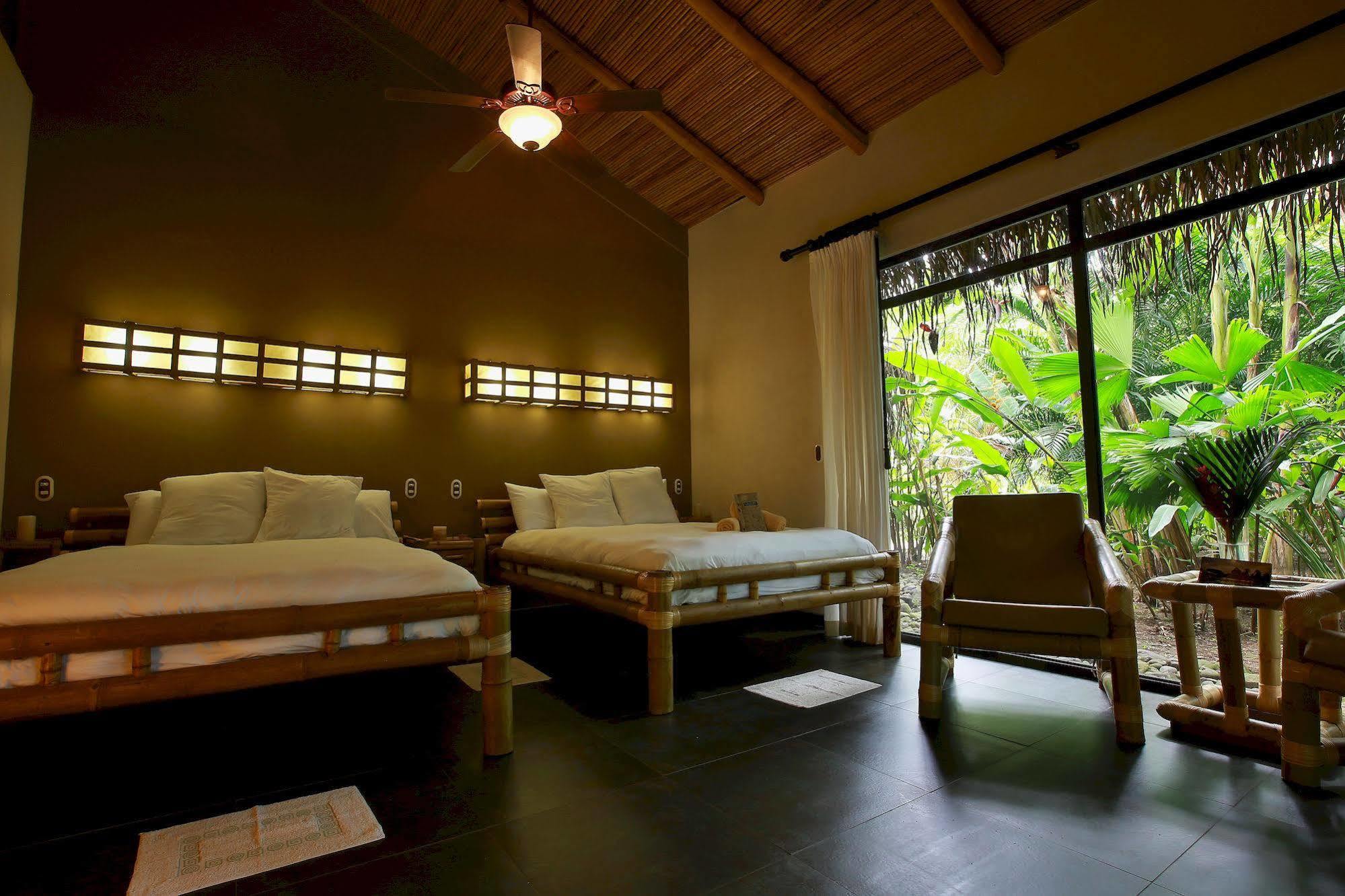 Clandestino Beach Resort Parrita Luaran gambar