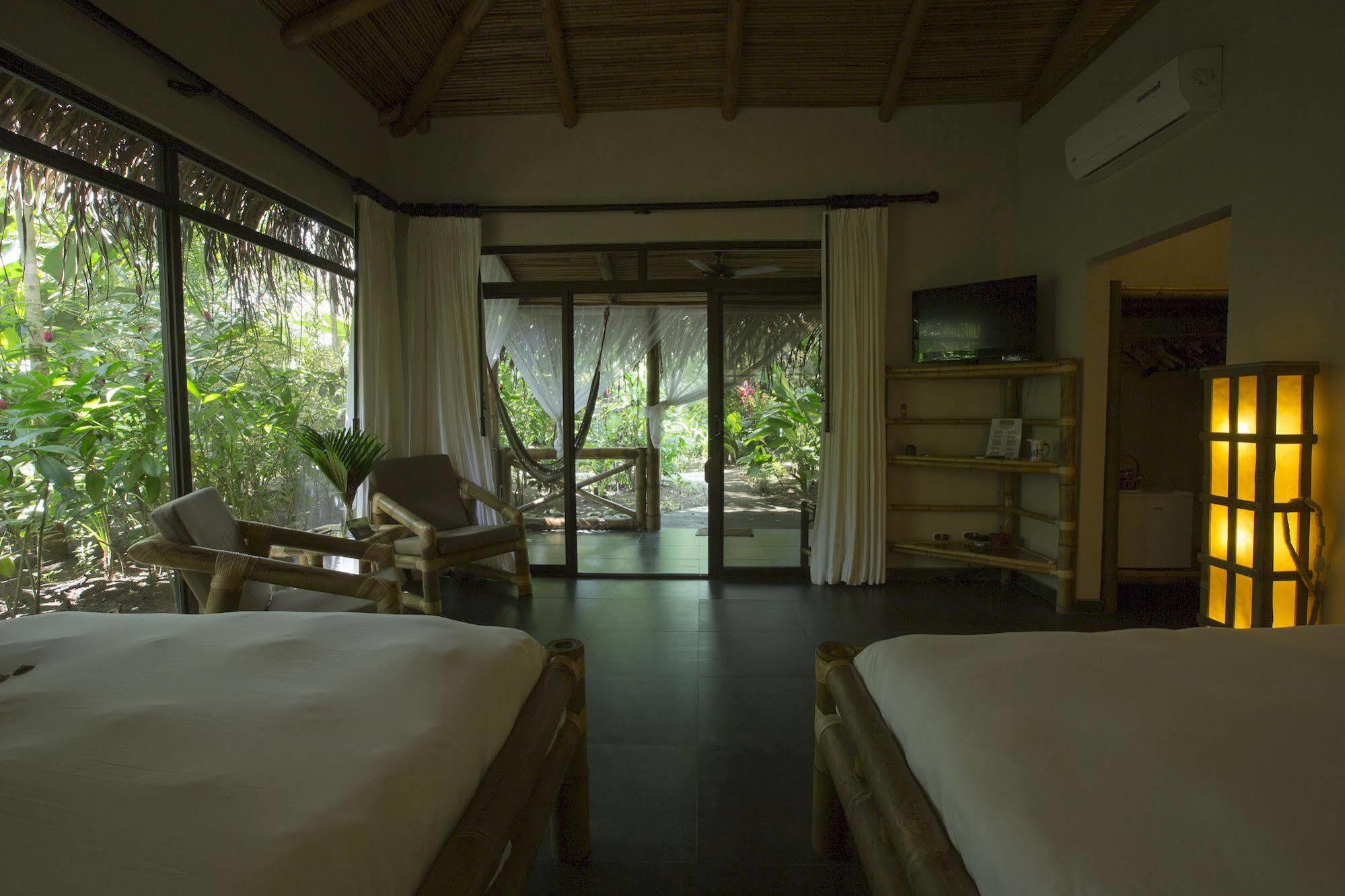 Clandestino Beach Resort Parrita Luaran gambar