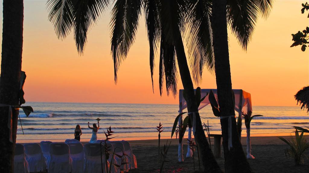 Clandestino Beach Resort Parrita Luaran gambar