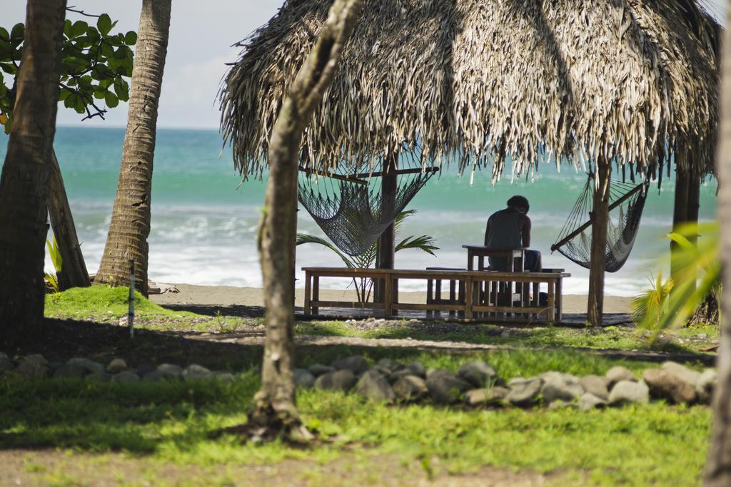 Clandestino Beach Resort Parrita Luaran gambar