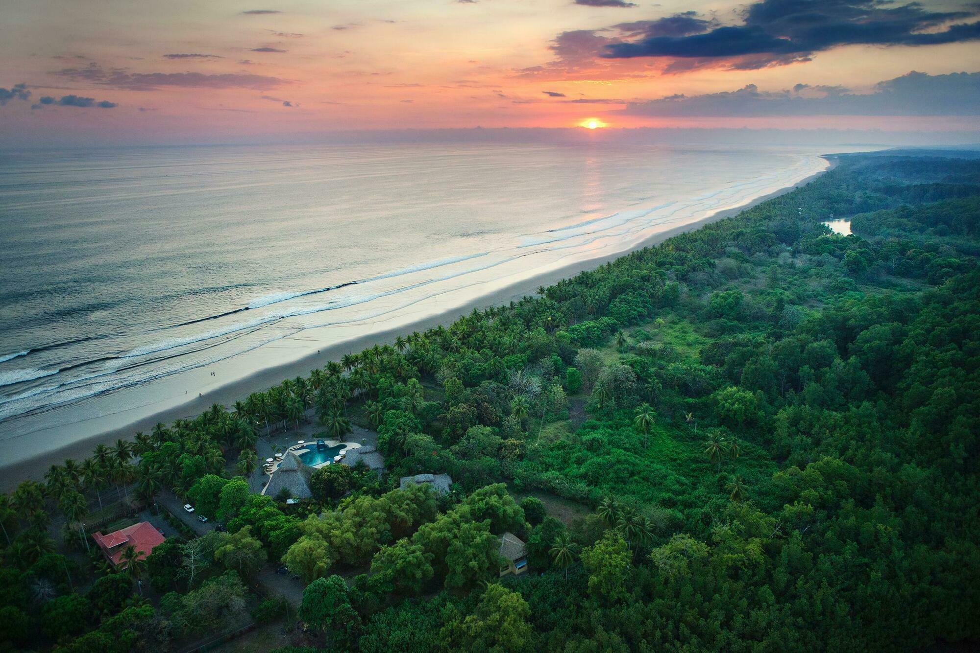 Clandestino Beach Resort Parrita Luaran gambar
